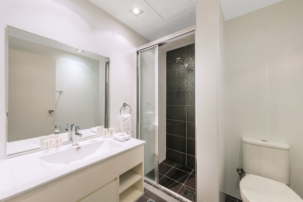 Macleay Hotel 46/46