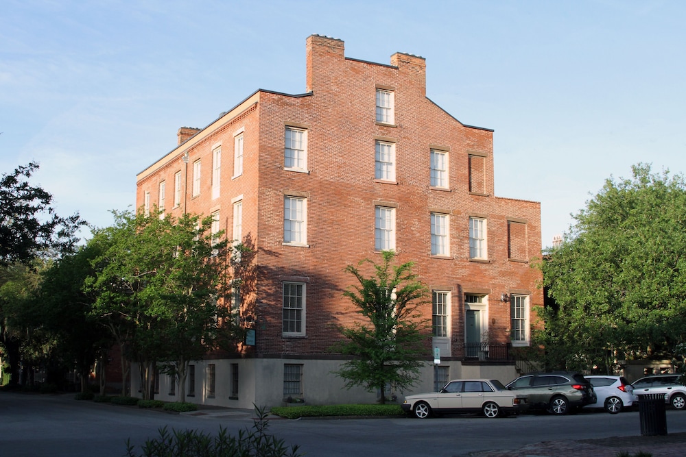 The Presidents Quarters Inn 64/76