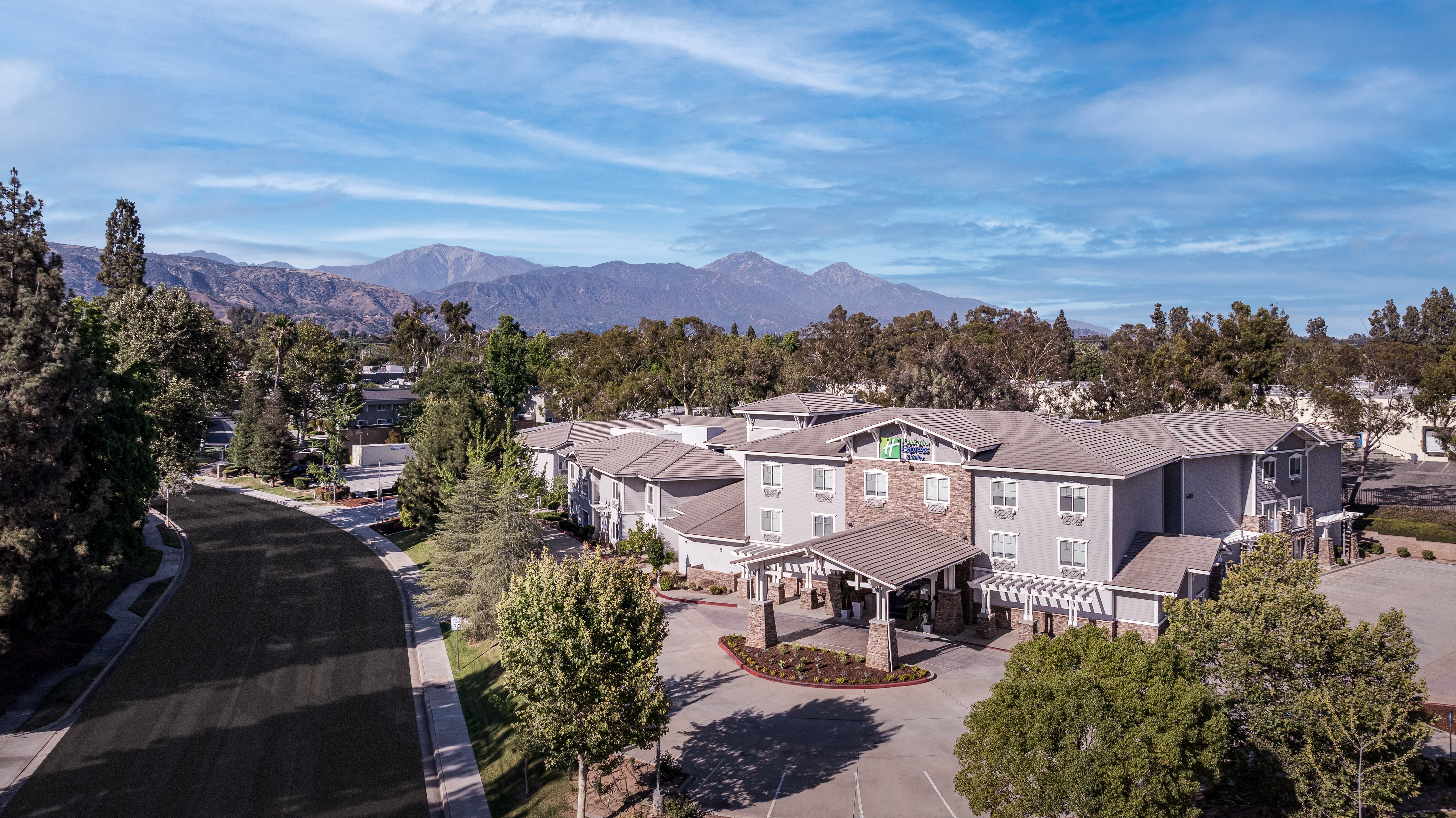 Holiday Inn Express Hotel Suites San Dimas 50/54