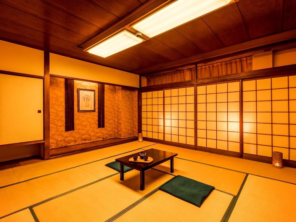Japanese, Standard, 6 Futon Beds, No Bathroom, Tatami
