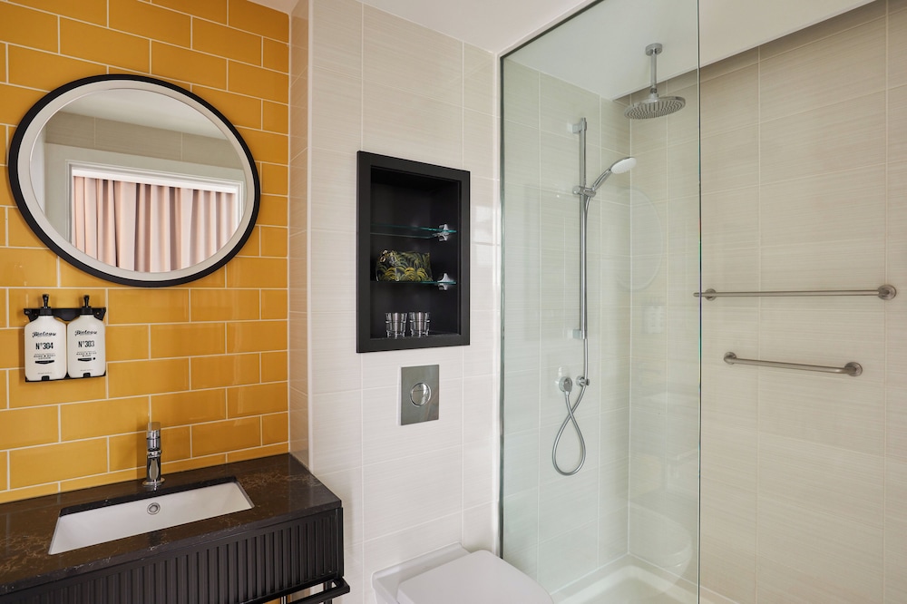 Renovated, Standard, King Bed, City View، Indigo Hotel Newcastle 4/4