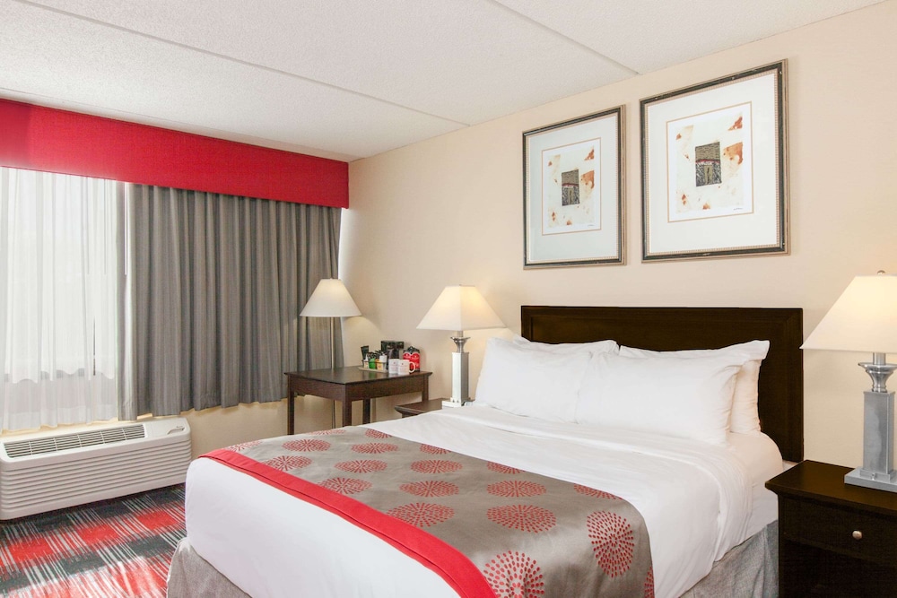 Ramada Plaza Albany 10/24