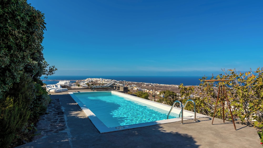270 Oia's View 33/50