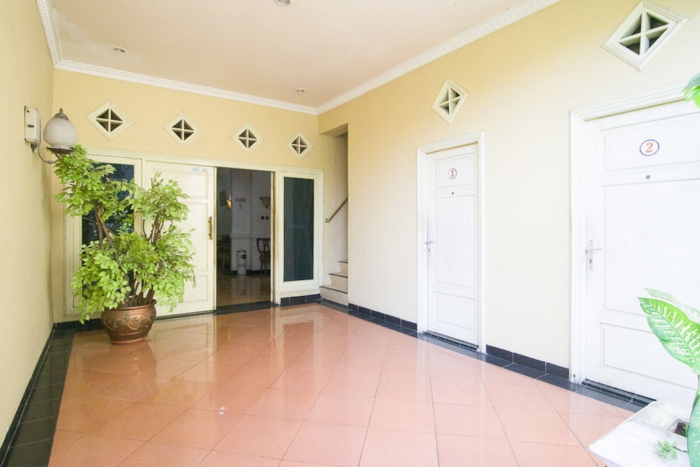 RedDoorz near Pantai Falajawa Ternate 2/29