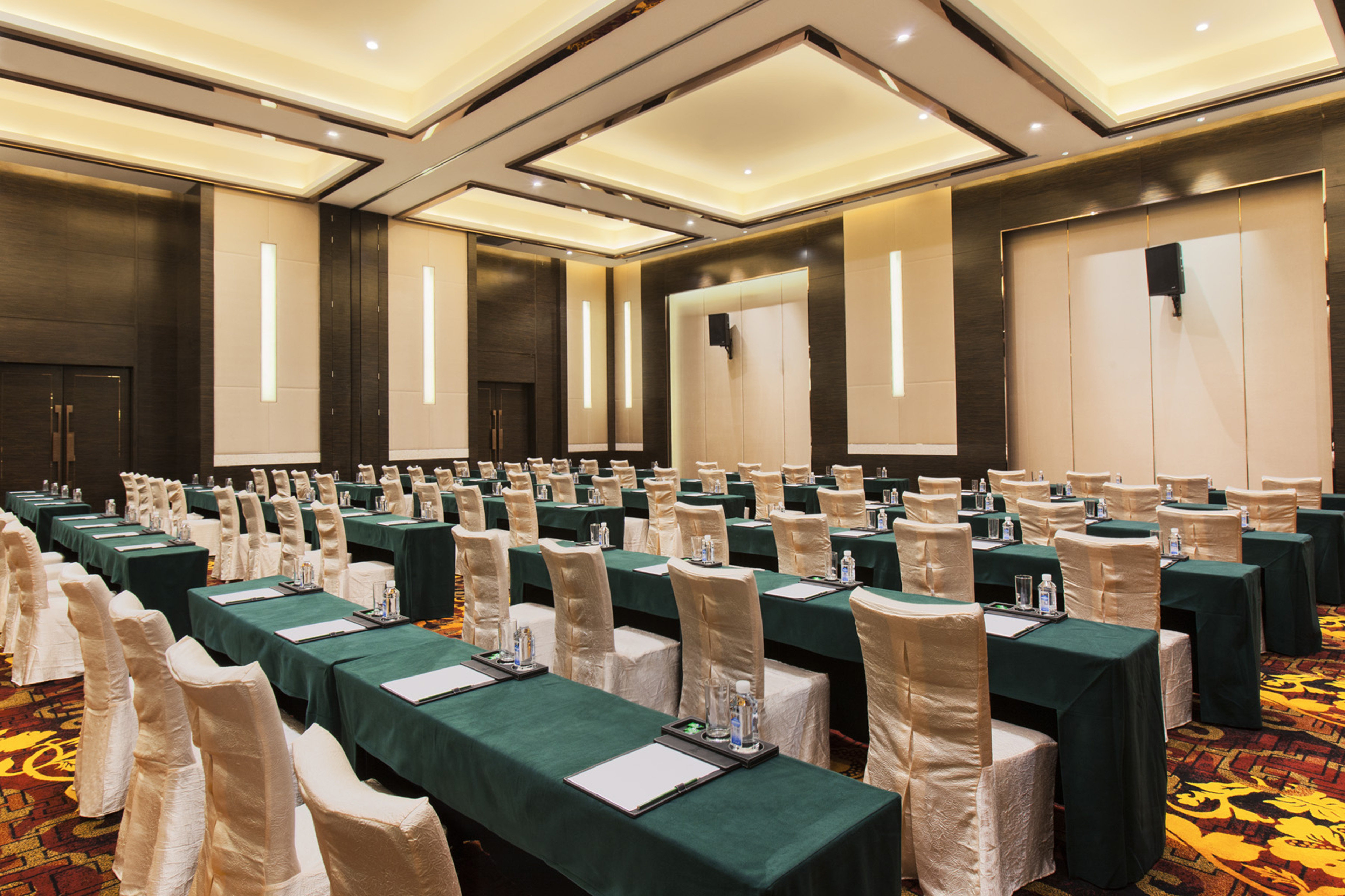 HOLIDAY INN PANJIN AQUA CITY 34/50