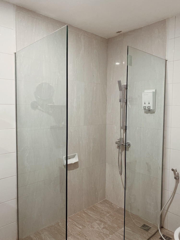 Paradise Hotel Tarakan 12/65