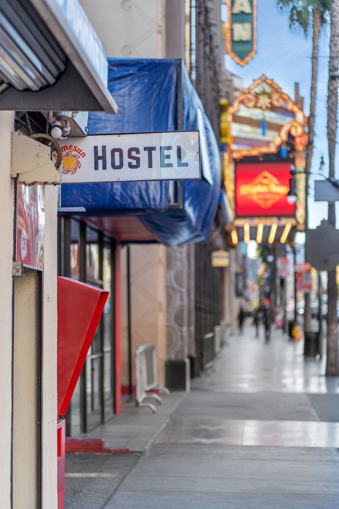 Samesun Hollywood (formerly Walk of Fame Hostel) 43/50