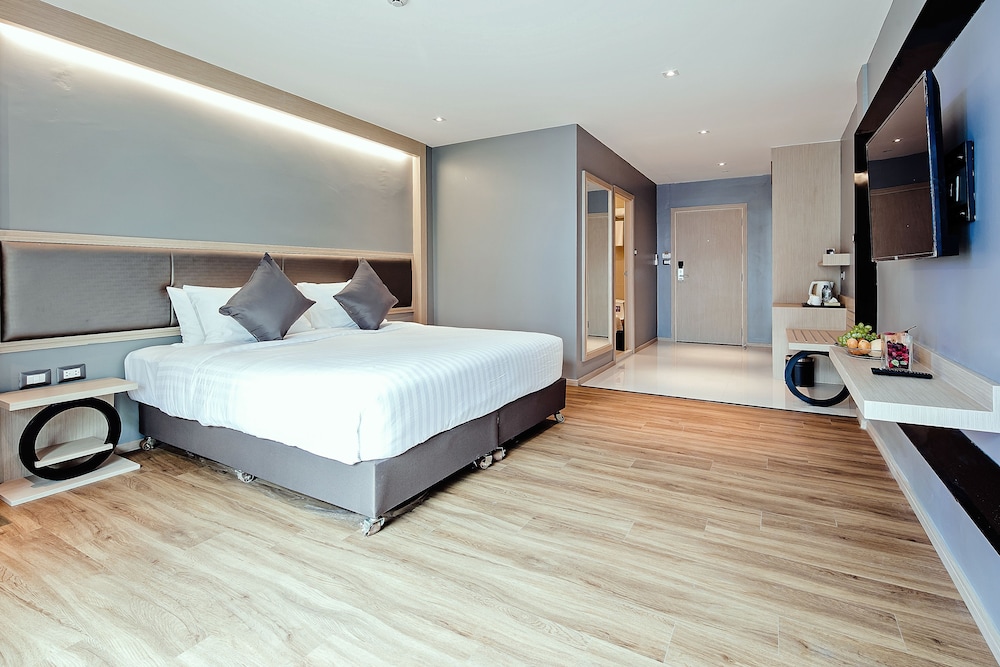 Three Sukhumvit Hotel Sha Plus Certified 13/70