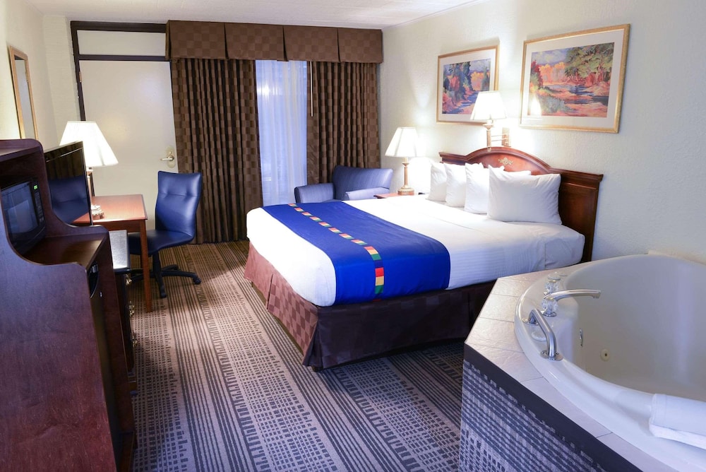 Suite, King Bed, Jetted Tub