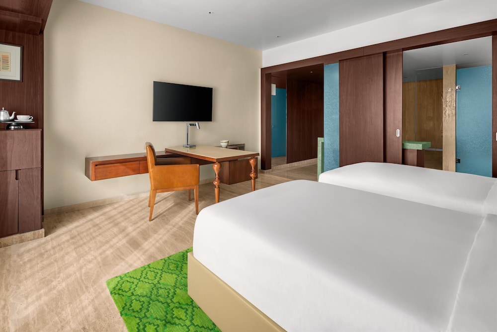 Deluxe, Twin Beds, with View