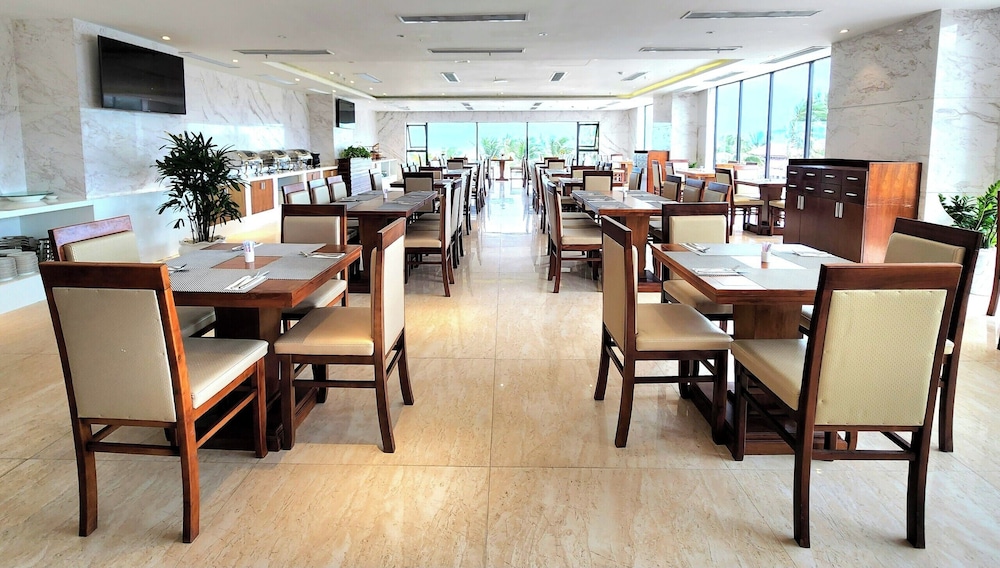 Yarra Ocean Suites Danang 42/58