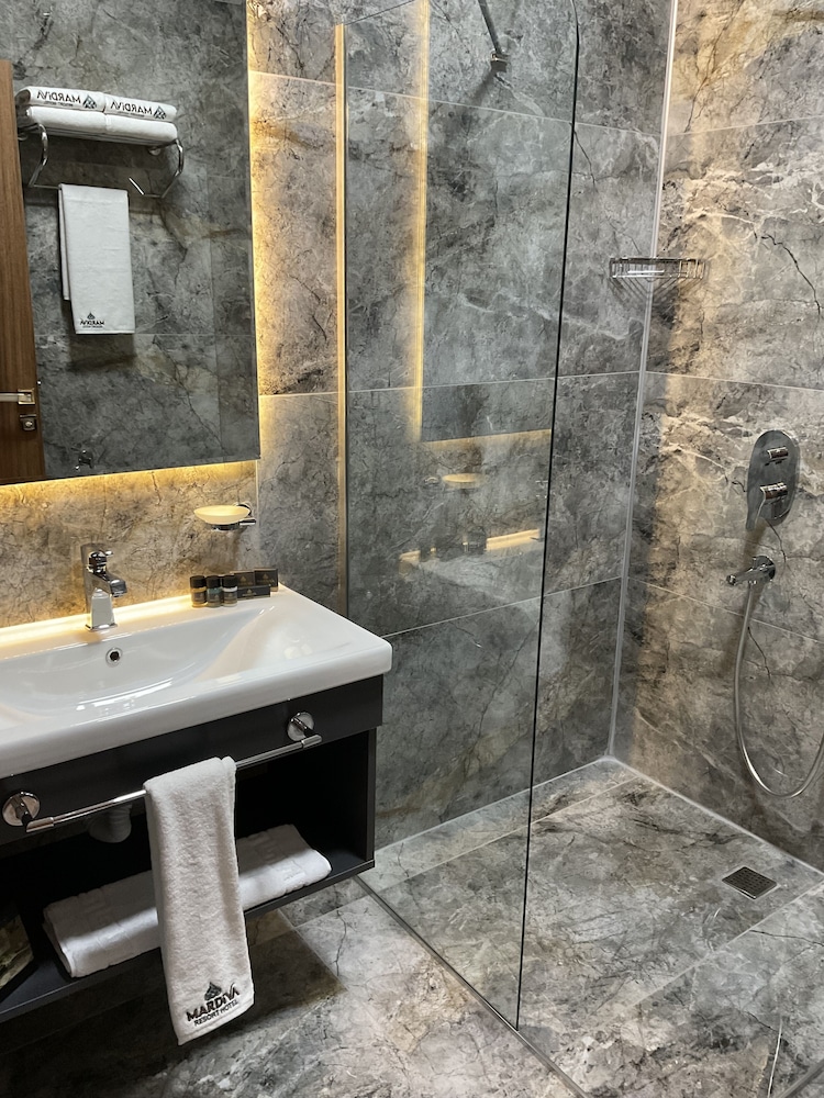 Mardiva Resort Hotel 24/25