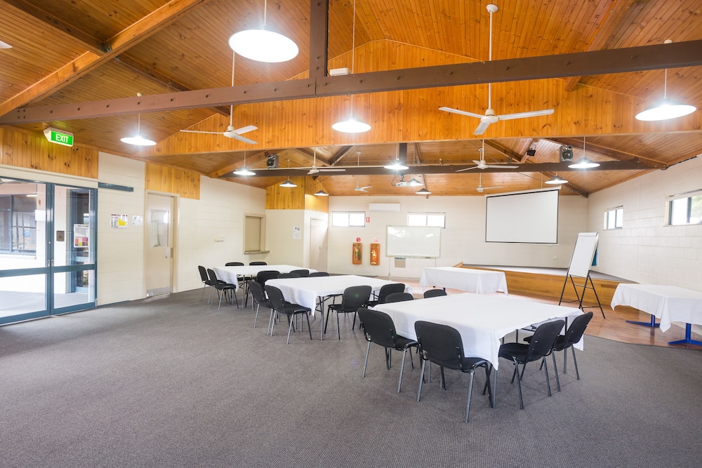 SHOAL BAY HOLIDAY PARK 50/70