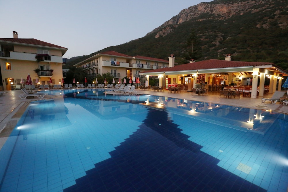 Mavruka Hotel 53/60