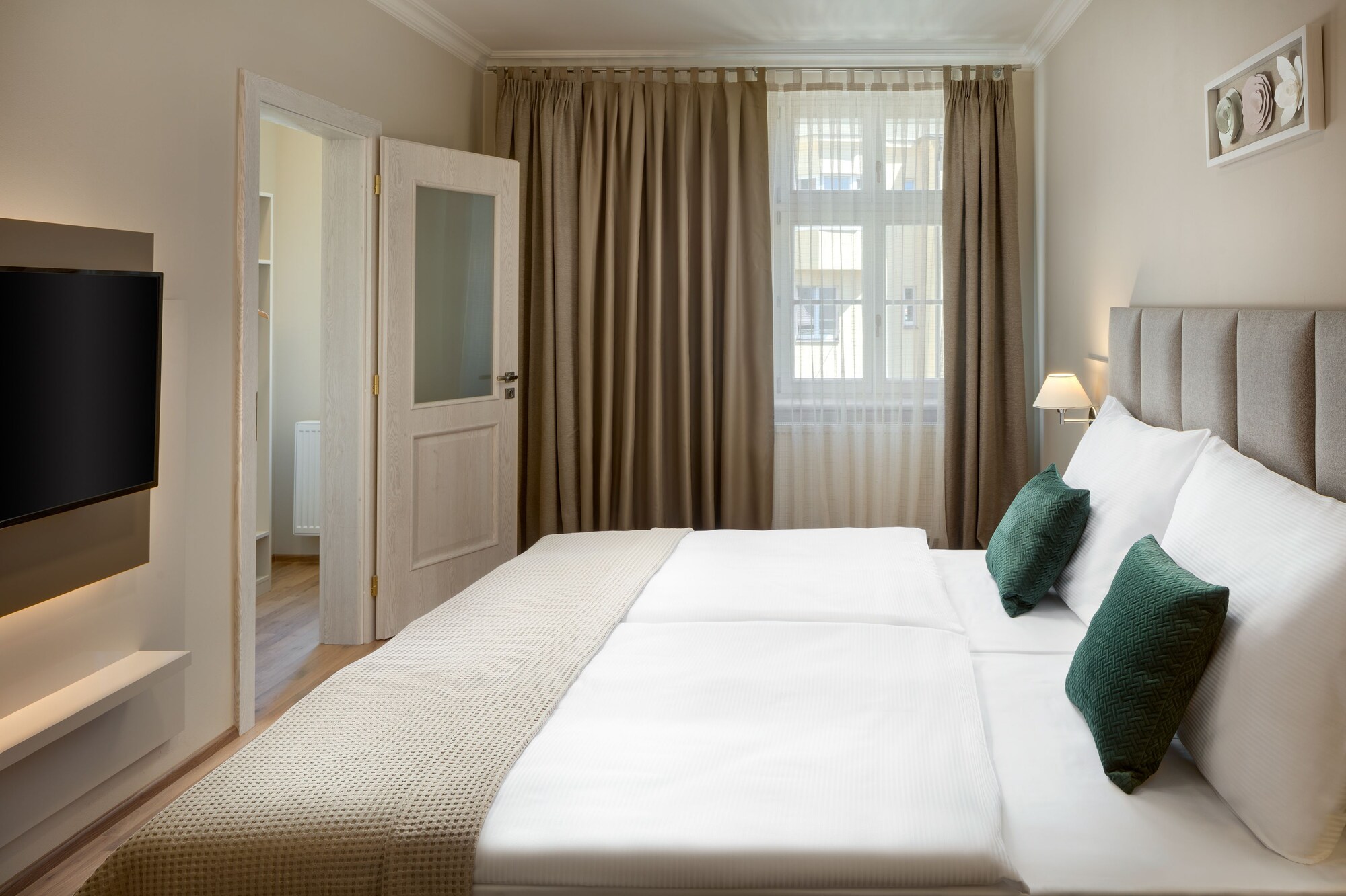 2 BEDROOMS, DELUXE, APARTMENT
