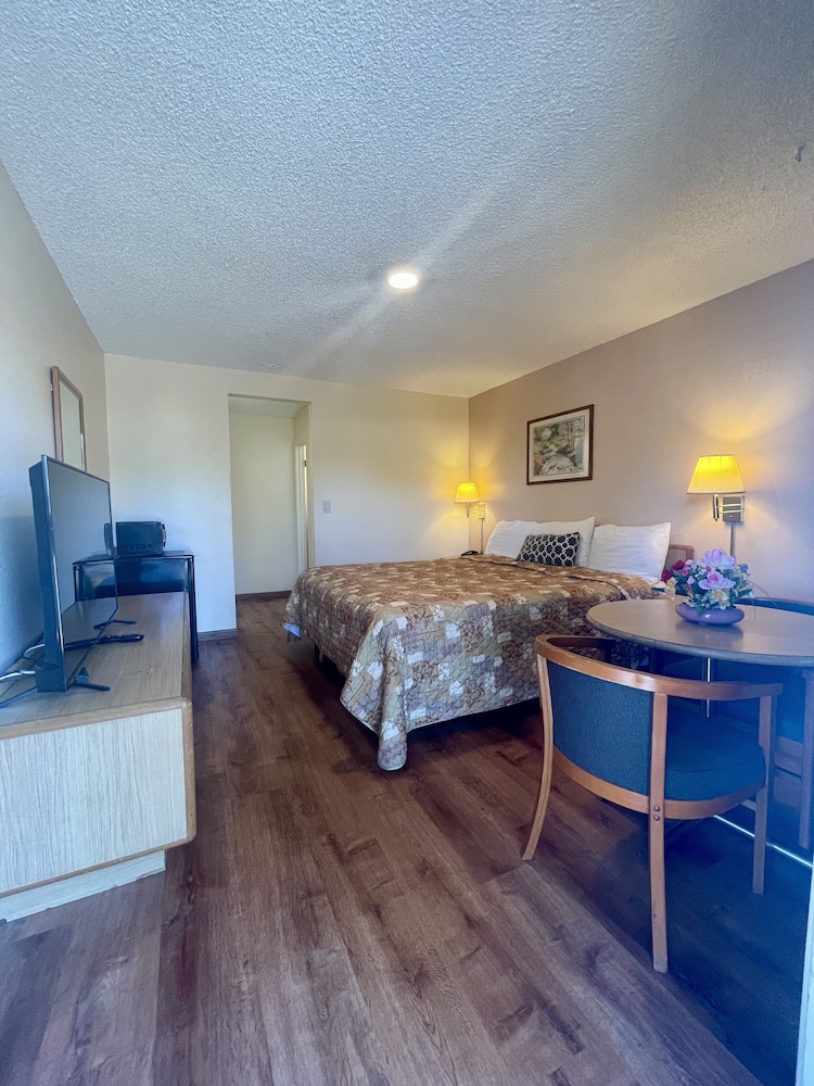 Regency Inn 23/37