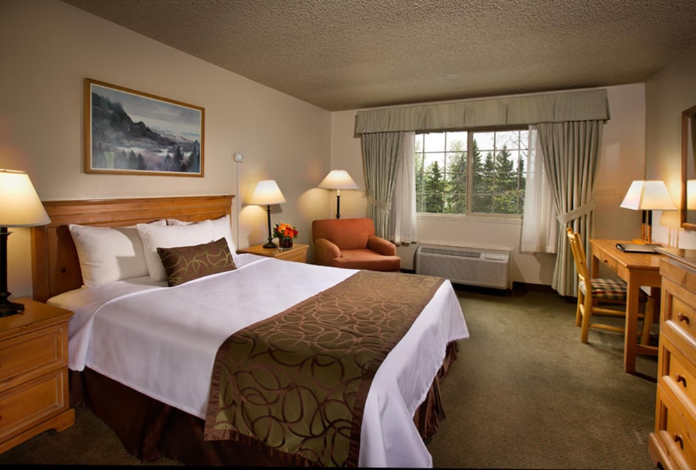 COAST, DELUXE, QUEEN BED, PRIVATE BATHROOM