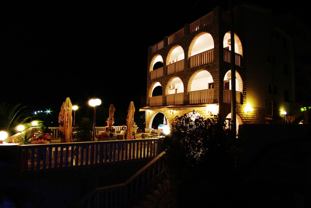 Hotel Vila Tina 4/50
