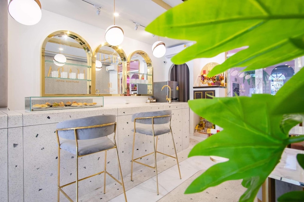 Isara Boutique Hotel and Cafe 57/66