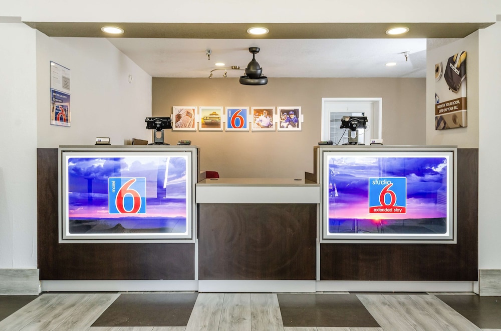 Studio6 Fresno, CA - Extended Stay 6/37