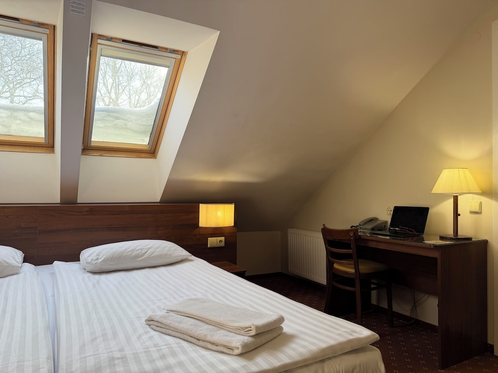 Memel Hotel 34/66