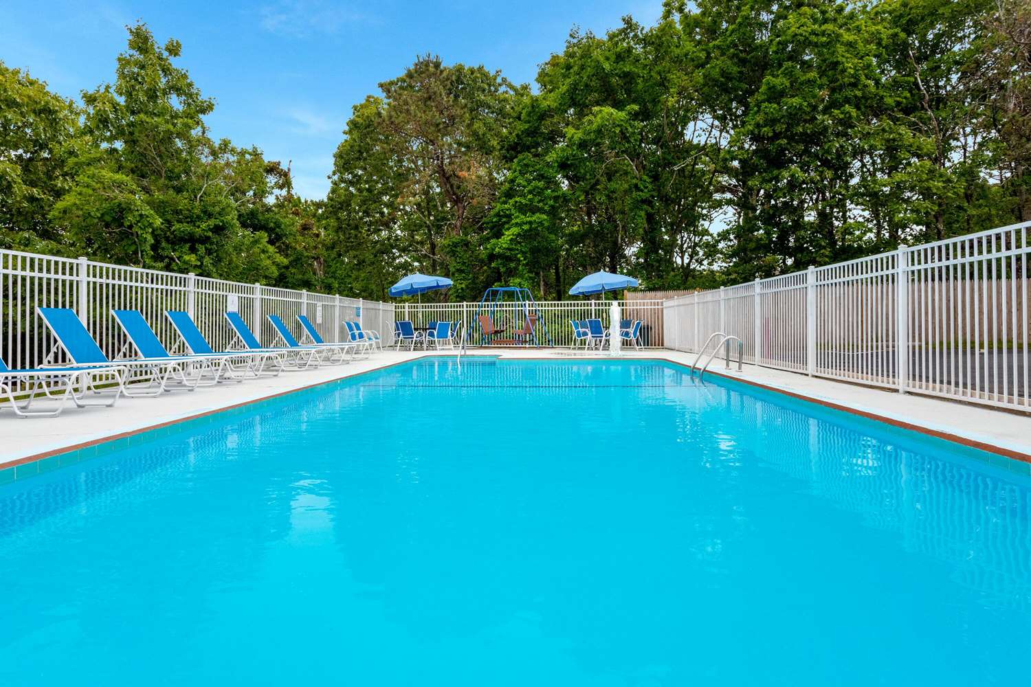Travelodge by Wyndham Cape Cod Area 15/17