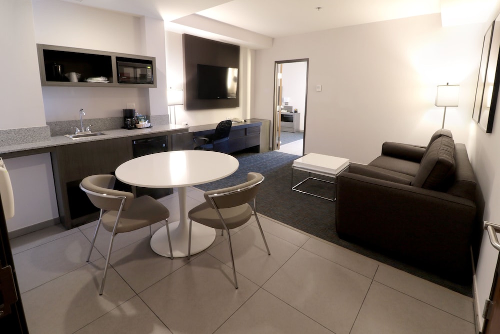 Holiday Inn Express Suites Hermosillo 30/50