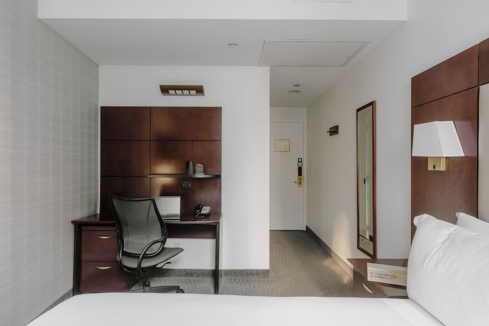 غرفة قياسية بسرير كوين، Club Quarters, Wacker at Michigan 9/10
