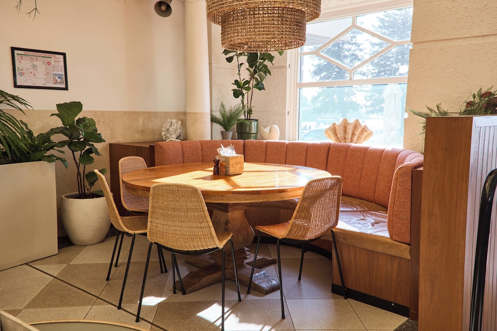 Coogee Bay Hotel Boutique 48/75