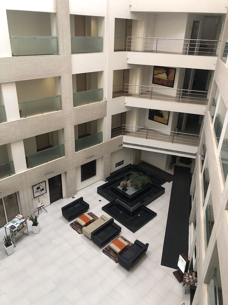 Avalon Courtyard Residence 1/31
