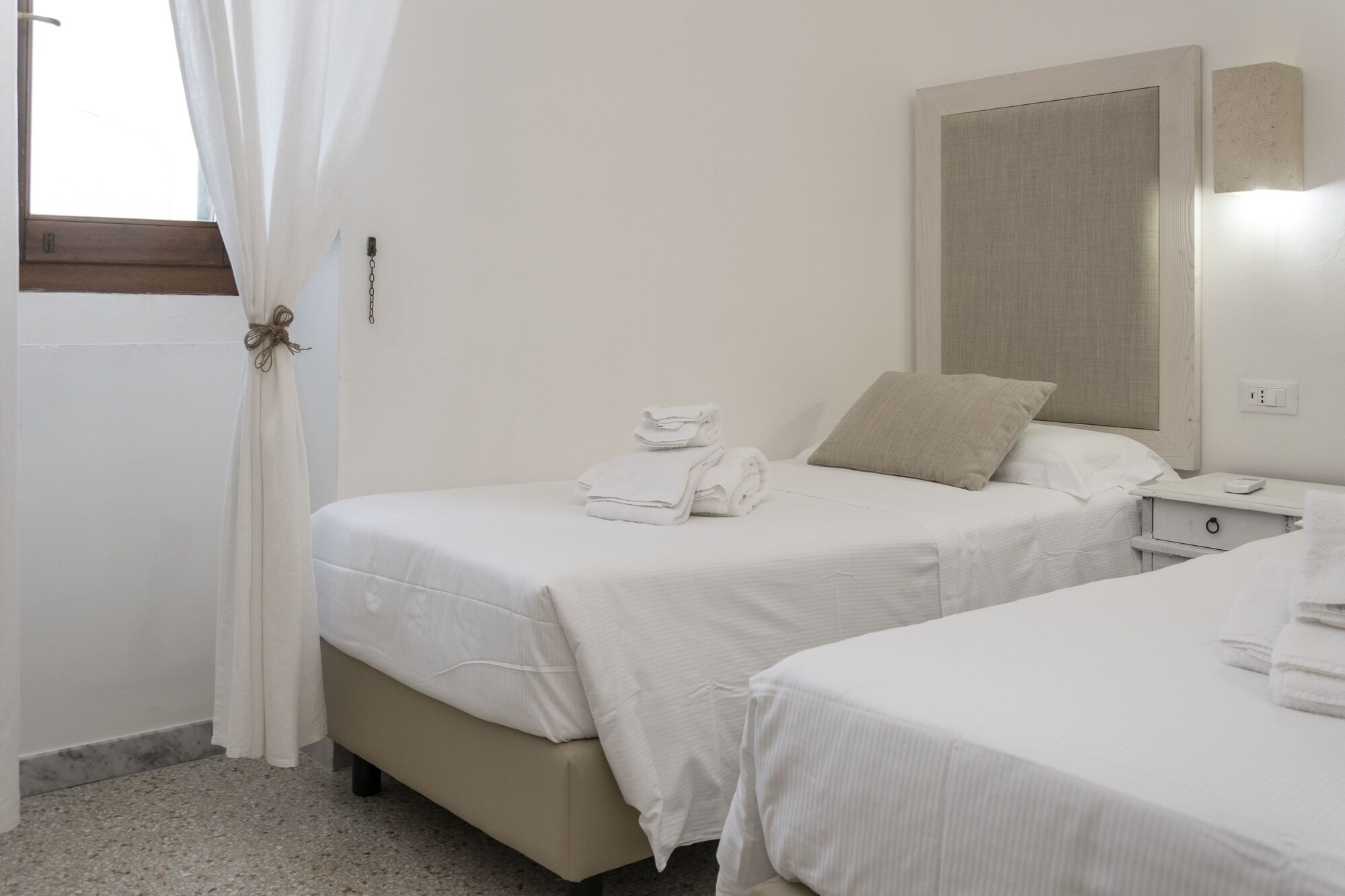 Room, Triple, 1 Queen and 1 Single Bed, Masseria Mazzetta Salento 3/5