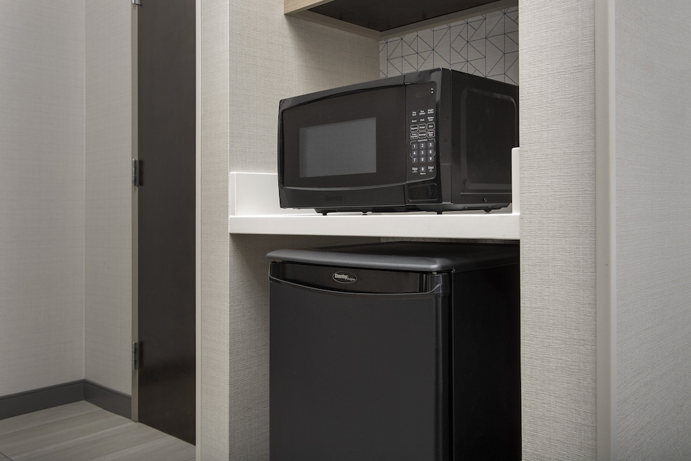 Holiday Inn Express Hoteland Suites Knoxville-Clinton 33/65