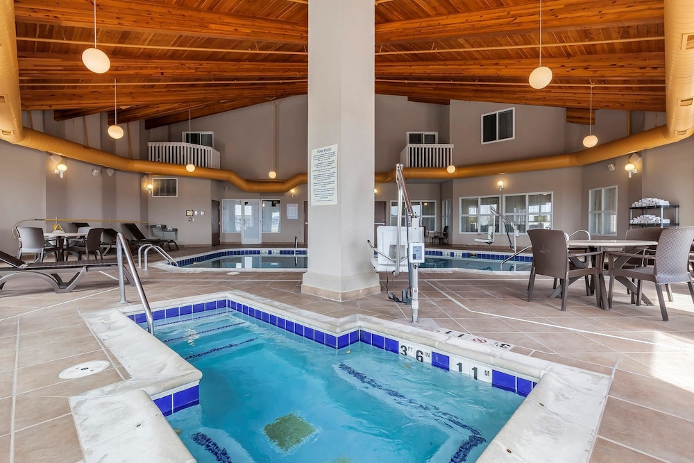 Comfort Inn & Suites Near University Of Wyoming 25/40