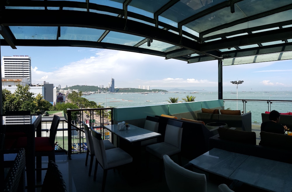 Serenotel Pattaya Beach Front 34/50