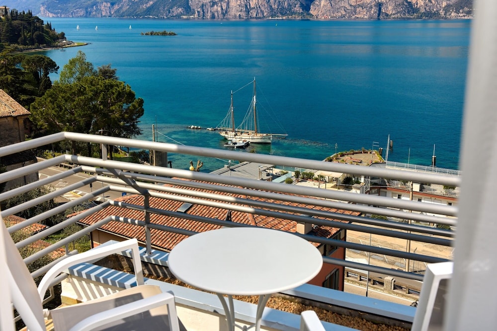 Hotel Capri 5/50