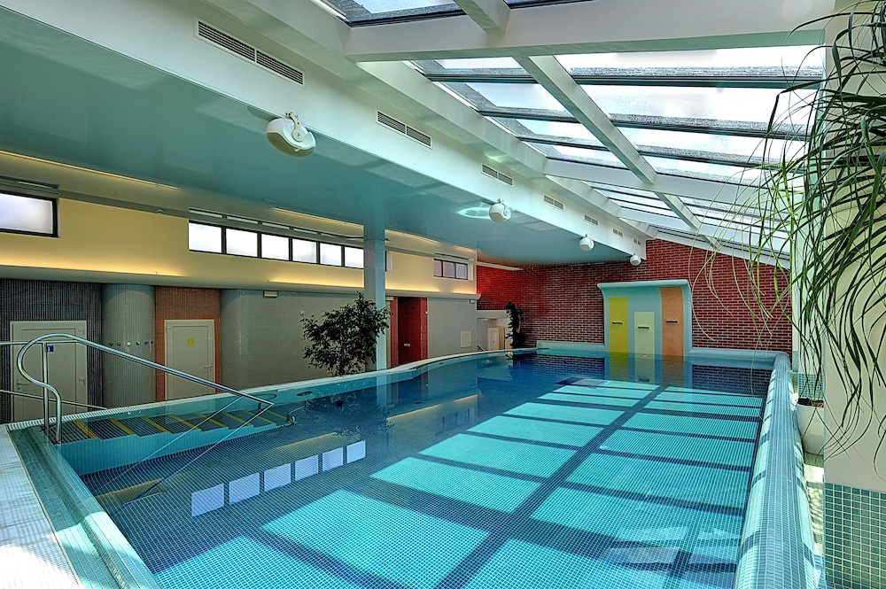 ST JOSEPH ROYAL REGENT SPA & WELLNESS 10/30