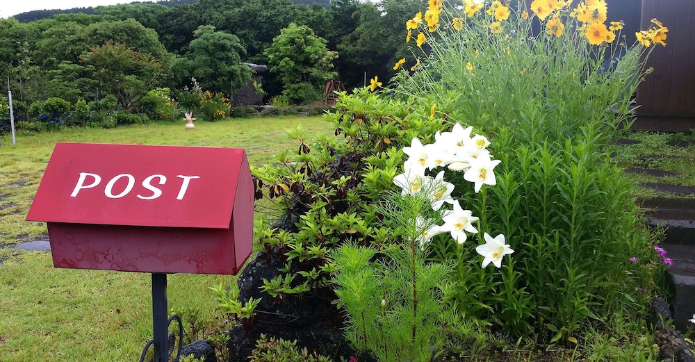 Jeju Gotjawal Geomoon Oreum Pension 43/50