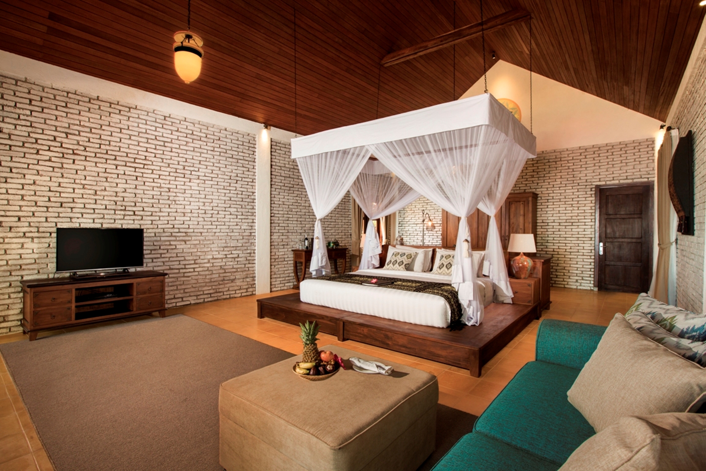 Grand, Pool Residence