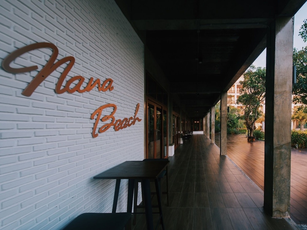 Nana Beach Hotel 79/80