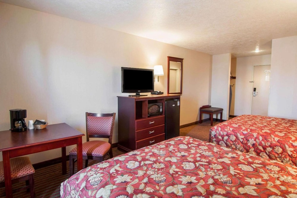 Bridgeway Inn & Suites Sublimity 33/41