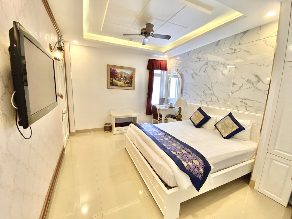 Tulip Hotel 3 38/81