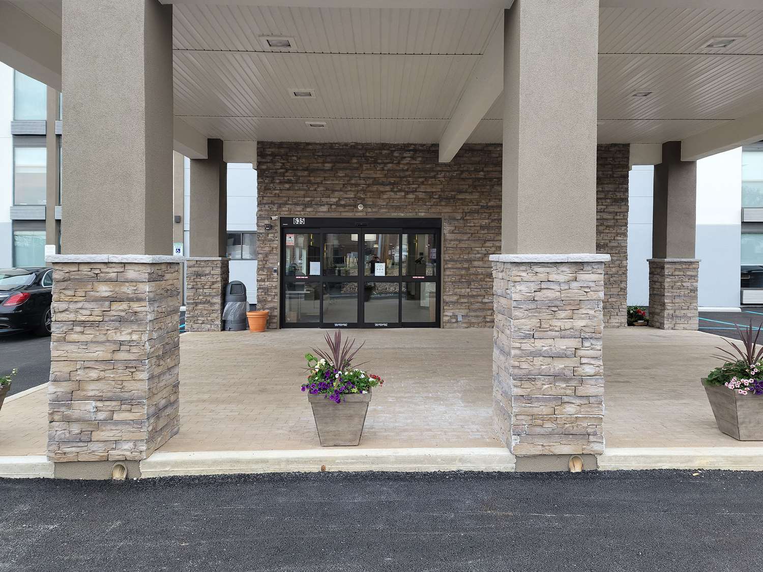 Comfort Inn & Suites Wyomissing/Reading 4/17