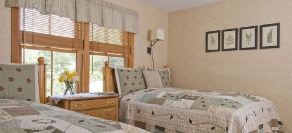 Inn at Ellis River 26/50