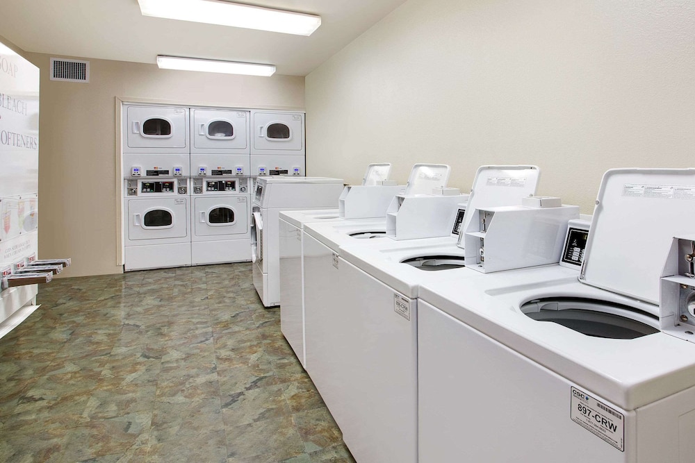 WoodSpring Suites Cincinnati Fairfield 17/22
