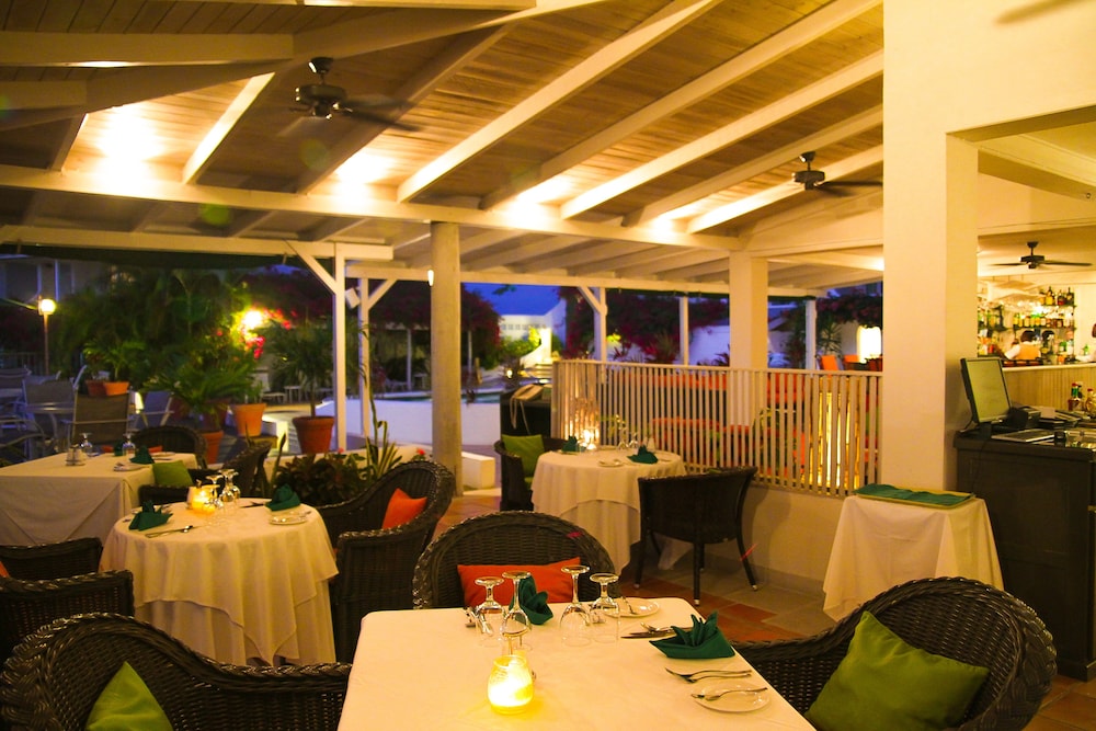 TRADE WINDS HOTEL 60/69