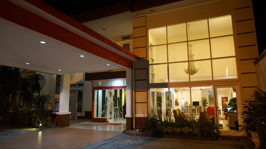 The Garden Hotel Gorontalo 1/11