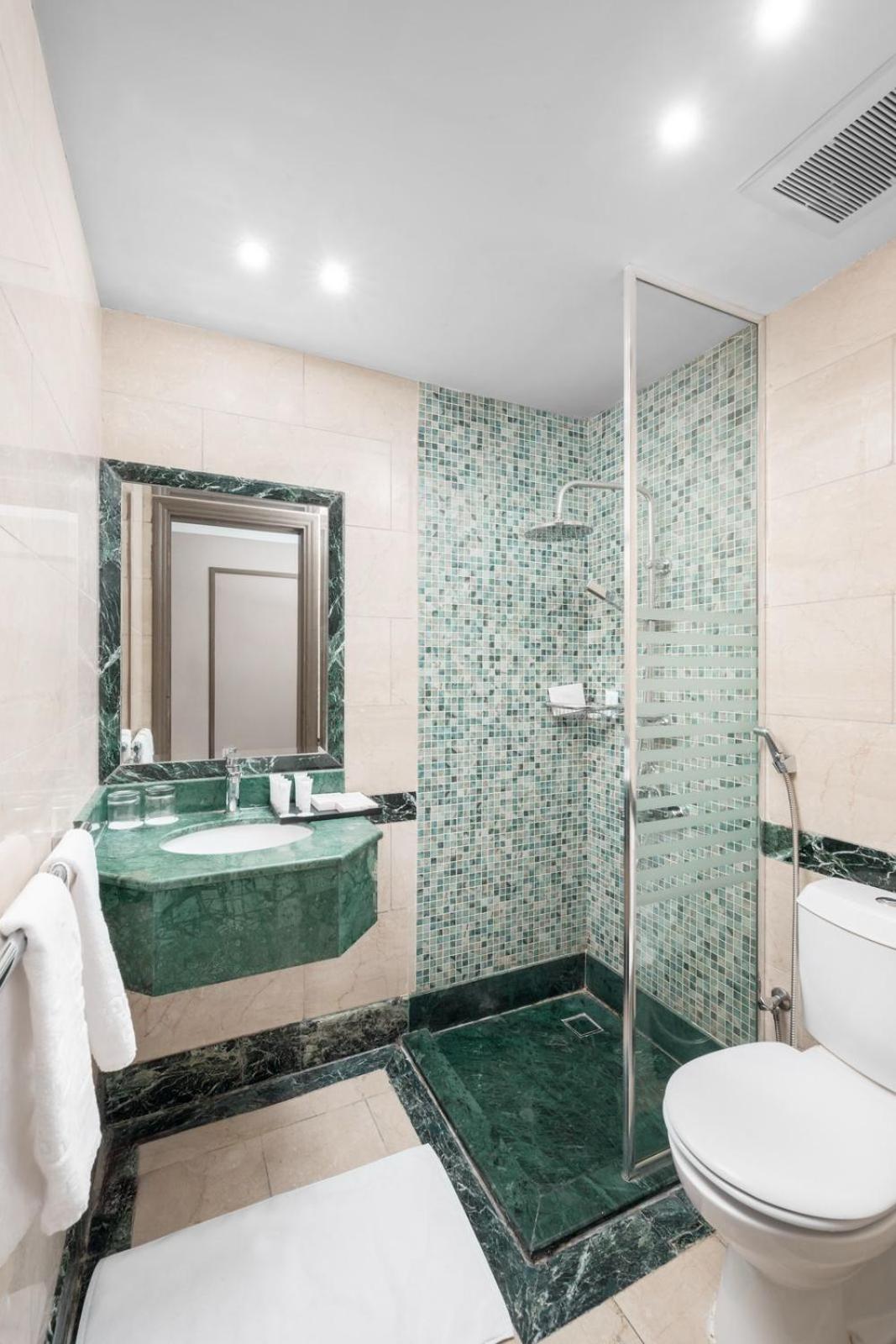 Kingsgate Hotel Deyar 29/31