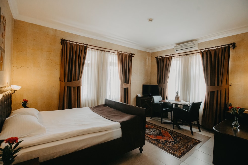 Royal Stone Houses 25/74