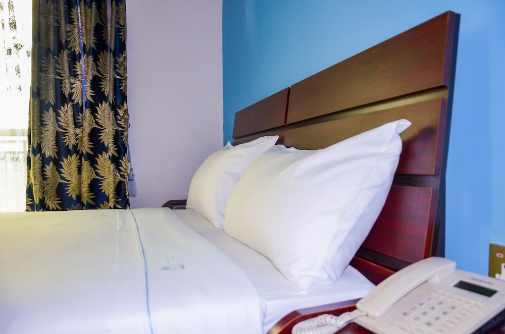 Emperor Hotels 23/39