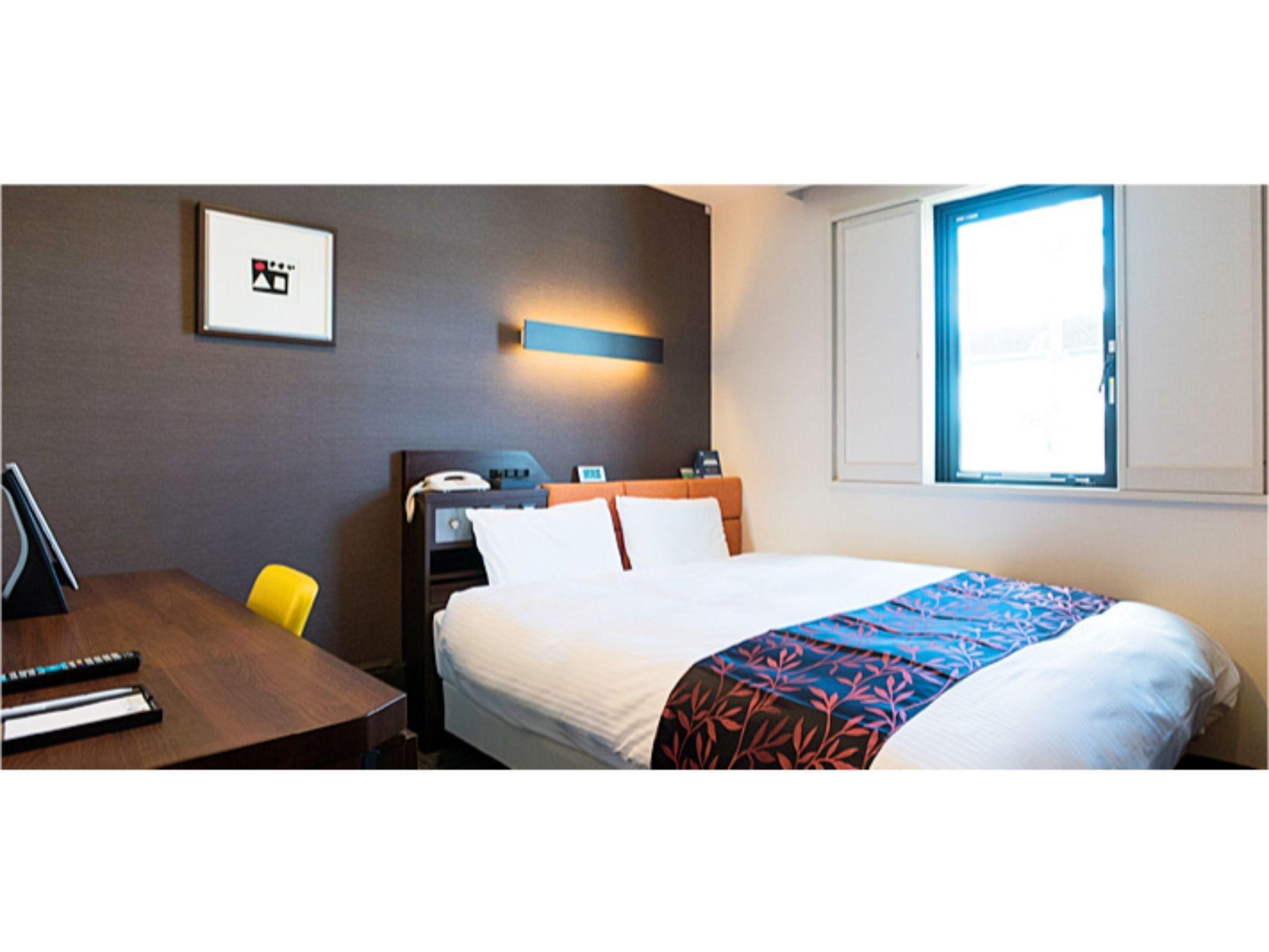 Standard, Queen Bed